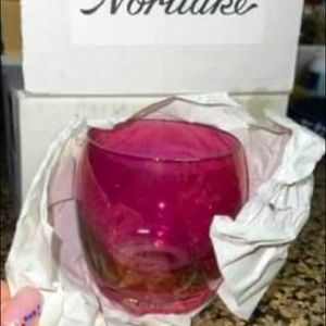 Glassware drinking glasses